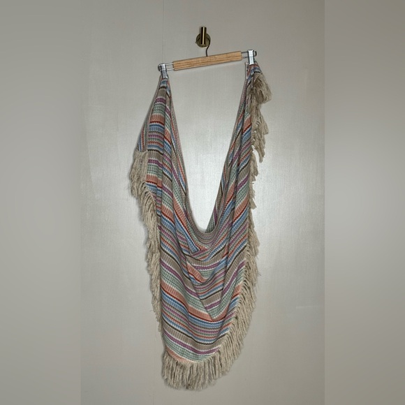 Vintage Sally Gee Woven Fringe Shawl Poncho Boho Festival Wrap - Picture 5 of 5
